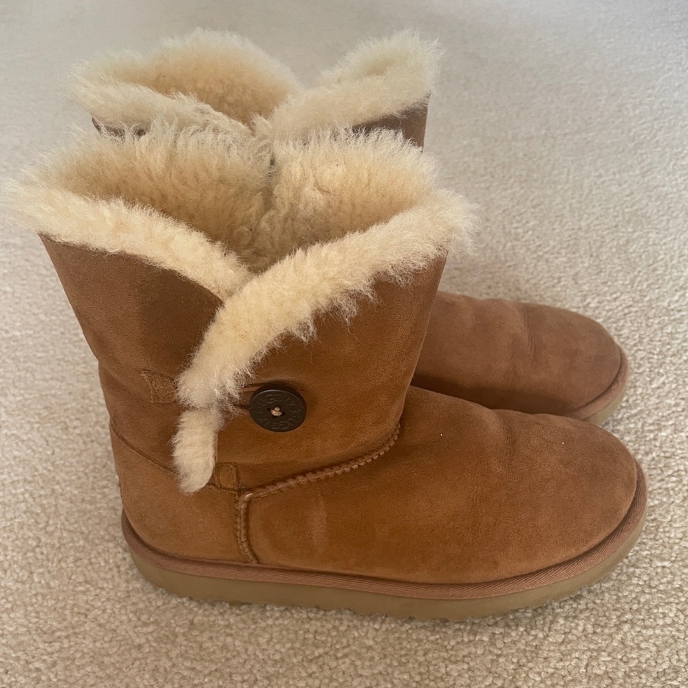 UGG Bailey Button II Boots - Chestnut